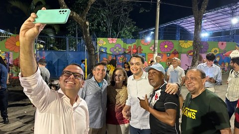 Quadras e até um Campo de futebol sendo devolvidos à população