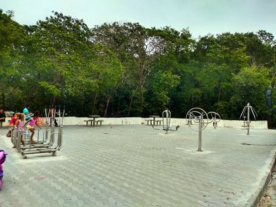 Novos corrimões nas calçadas de Goiabeiras antes depois